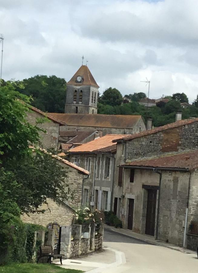 La Vieille Maison Rose Acomodação com café da manhã Nanteuil-en-Vallée Exterior foto